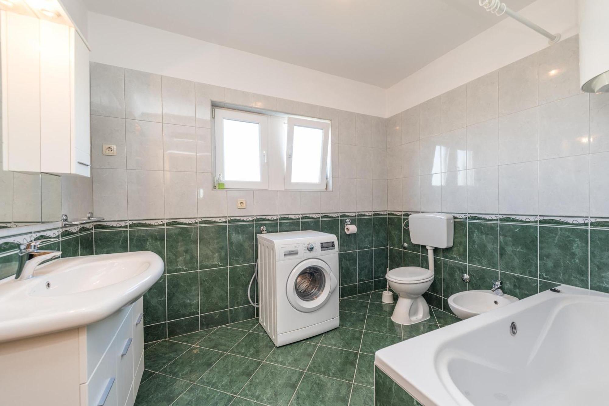 Family Friendly Pool House Ana - Happy Rentals Bibinje Eksteriør bilde