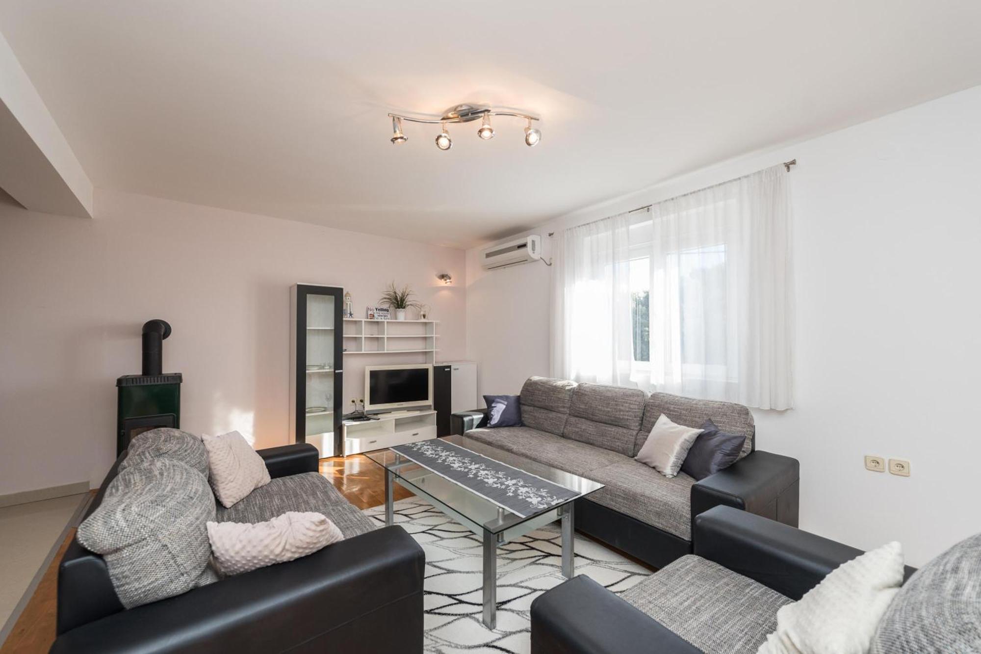 Family Friendly Pool House Ana - Happy Rentals Bibinje Eksteriør bilde