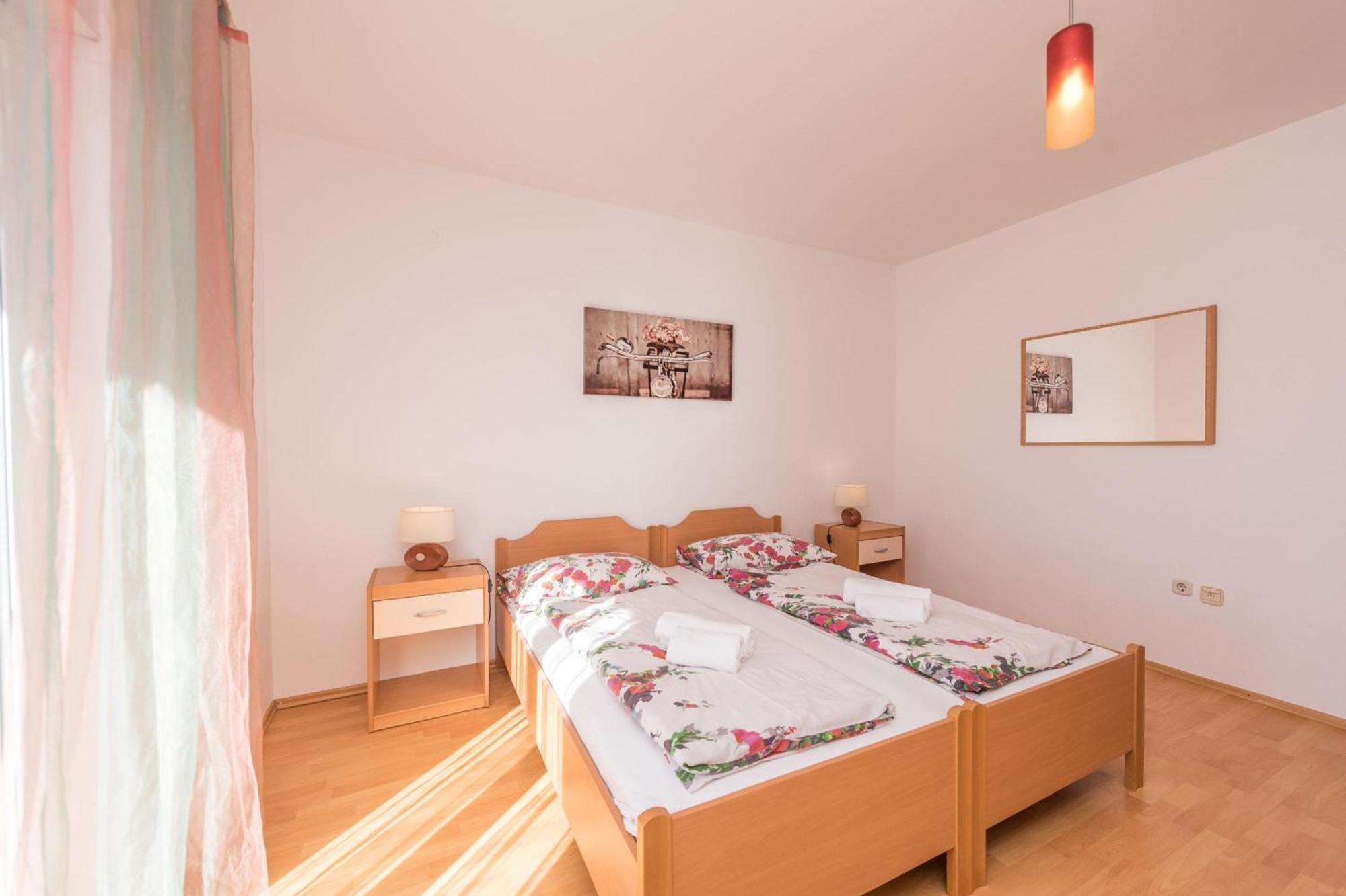Family Friendly Pool House Ana - Happy Rentals Bibinje Eksteriør bilde